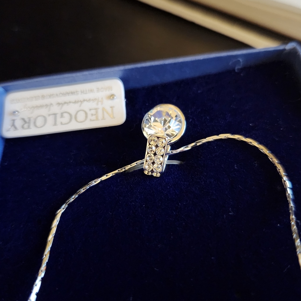 Elegant brand new in box Neoglory collection necklace with Swarovski elements